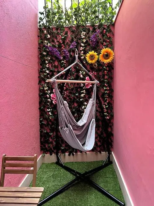 リスボンArtistic Digital Getaway - Patio & Great Location!アパートメント 0*, リスボン ポルトガル
