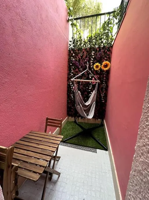 リスボンArtistic Digital Getaway - Patio & Great Location!アパートメント ポルトガル