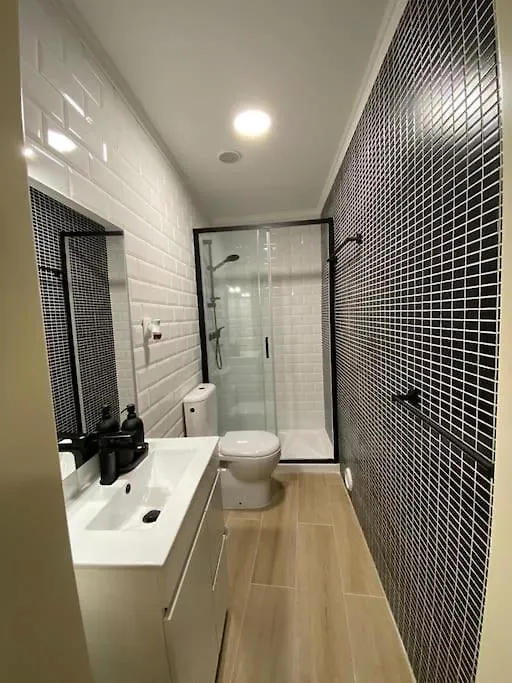 リスボンArtistic Digital Getaway - Patio & Great Location!アパートメント リスボン