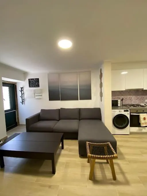 リスボンArtistic Digital Getaway - Patio & Great Location!アパートメント 0*, リスボン ポルトガル