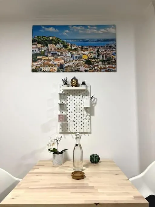 アパート リスボンArtistic Digital Getaway - Patio & Great Location!アパートメント