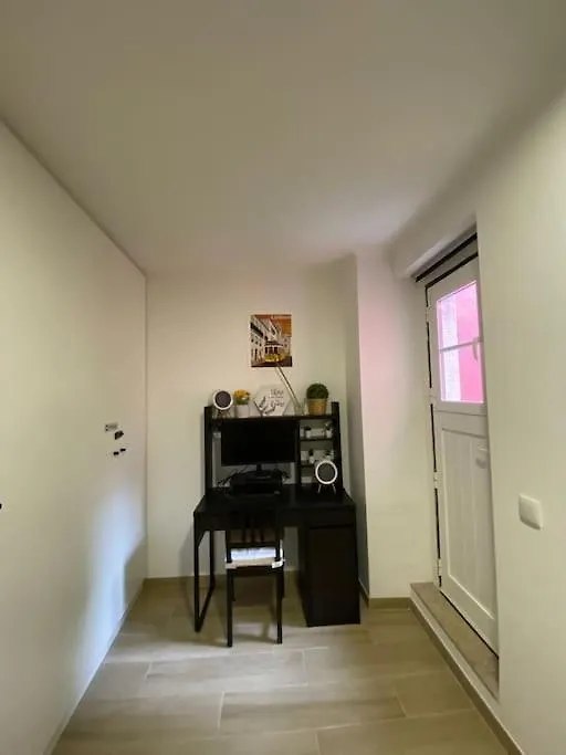 リスボンArtistic Digital Getaway - Patio & Great Location!アパートメント アパート リスボン