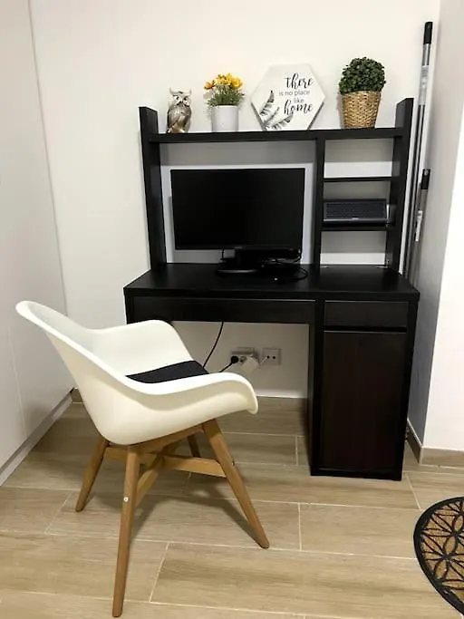アパート リスボンArtistic Digital Getaway - Patio & Great Location!アパートメント ポルトガル