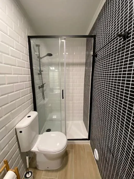 アパート リスボンArtistic Digital Getaway - Patio & Great Location!アパートメント