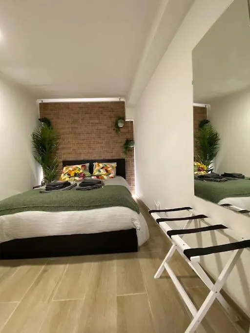 リスボンArtistic Digital Getaway - Patio & Great Location!アパートメント