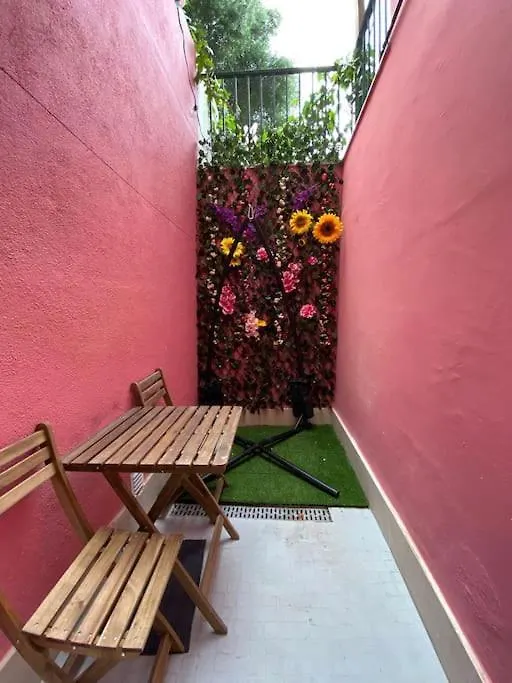 リスボンArtistic Digital Getaway - Patio & Great Location!アパートメント ポルトガル