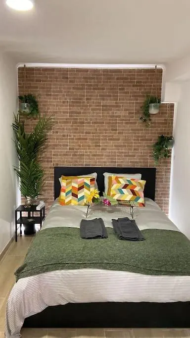 リスボンArtistic Digital Getaway - Patio & Great Location!アパートメント アパート リスボン