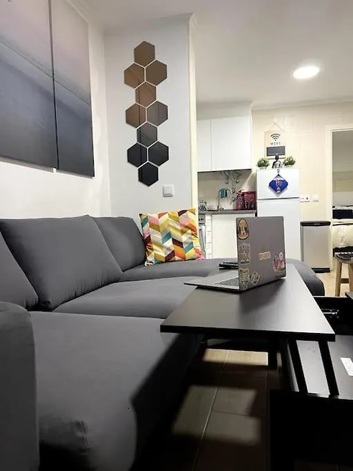 Apartament Artistic Digital Getaway - Patio & Great Location! Lizbona Portugalia
